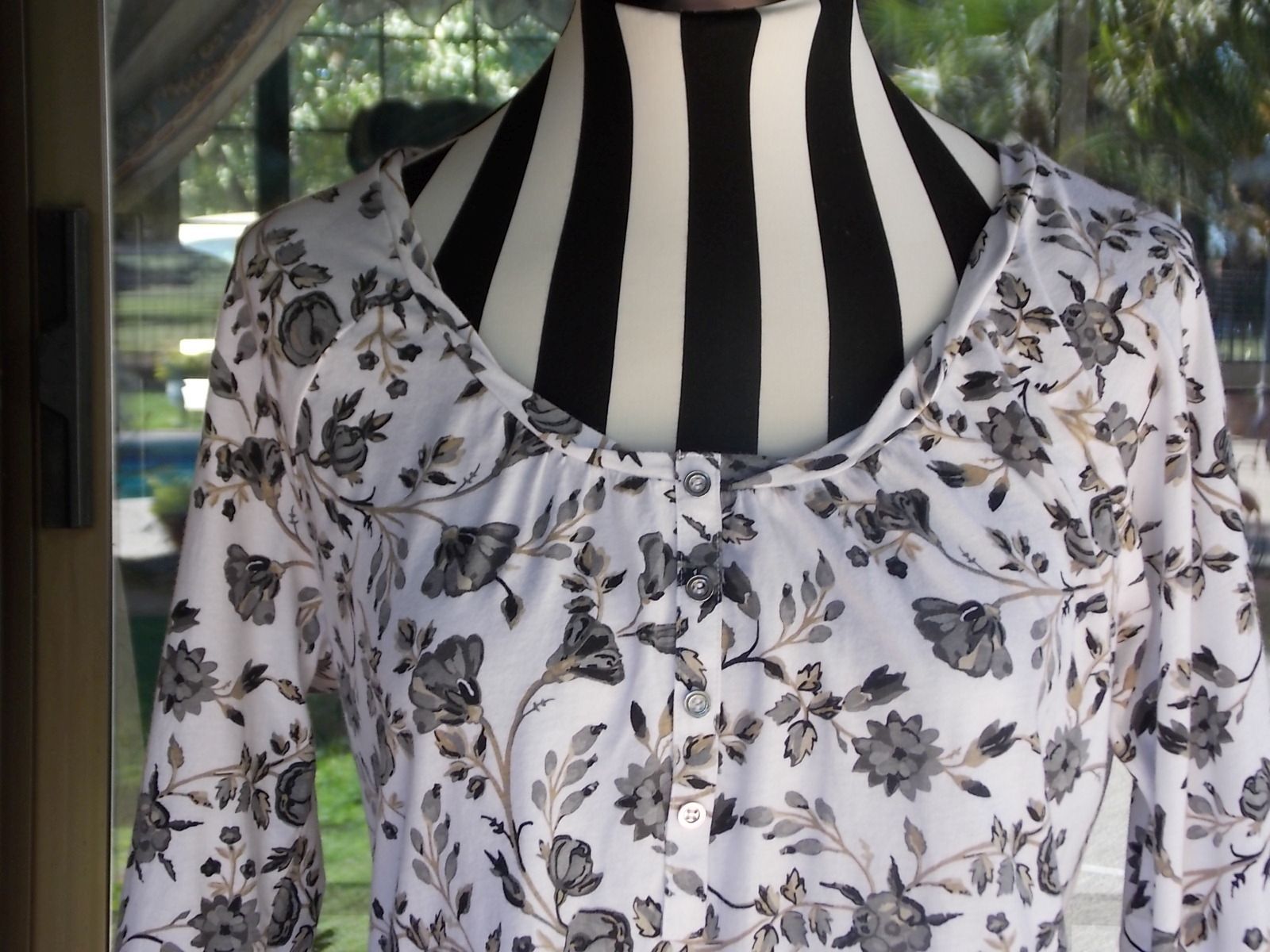 3/4 Sleeve Basic Edition Ruched Neckline Knit Shirt Sz. M 42″ Bust