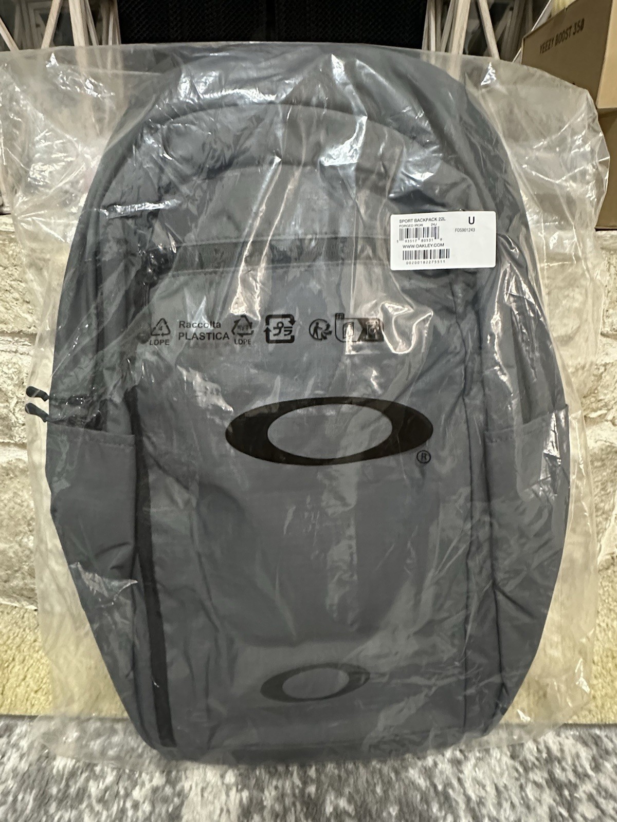 Oakley FOS901244 28L Sport Backpack Grey NEW IN BAG