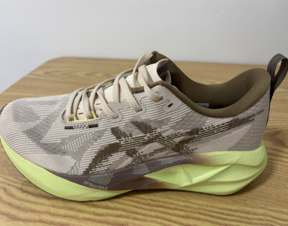 Asics Novablast 5 Men Shoe Running Sneaker US11 USA ship